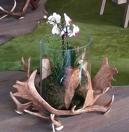 glass-cylinder-with-antler-wreath